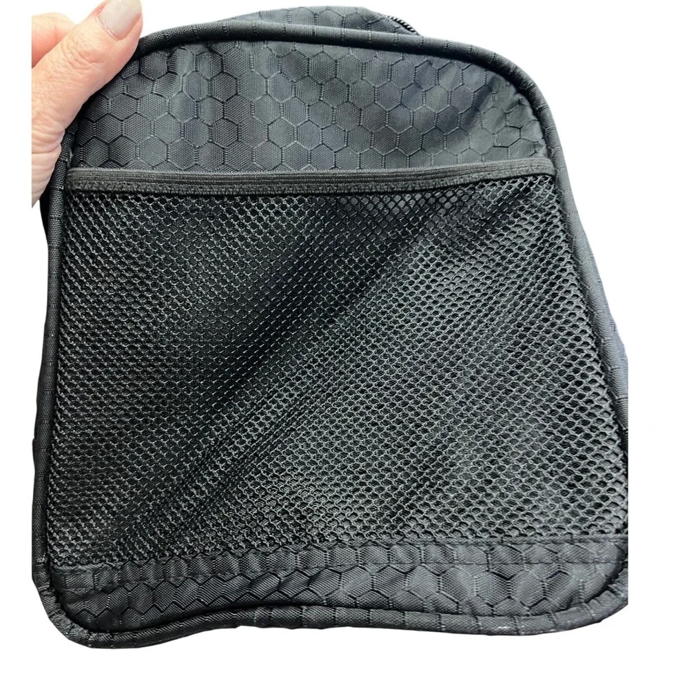 Under Armour Duffel Bag Unisex Small Black Pre-owned Honeycomb Ripstop Gym Bag